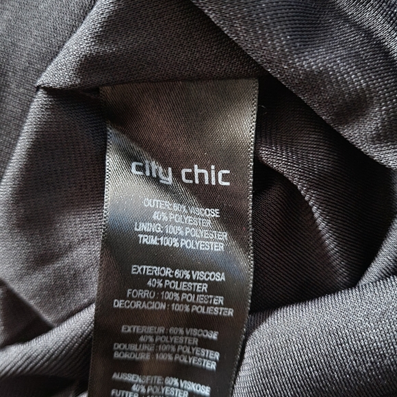 Women's size 18 M 'CITY CHIC' Gorgeous little black dress- EUC - Picture 7 of 7